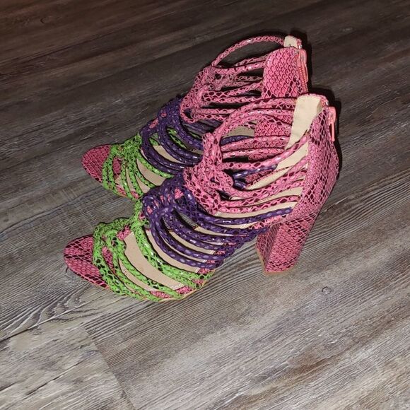 Shoe dazzle Estrella strappy  snakeskin chunky heel sandals Sz 7.5 - Picture 3 of 7